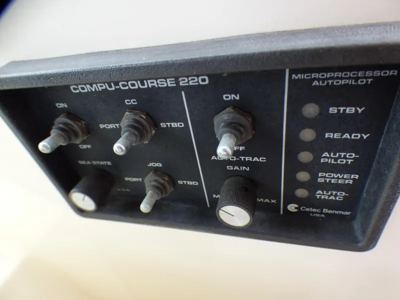 1989 Tiara Yachts 3300 Compu-Course 220 autopilot control panel with switches and indicators.