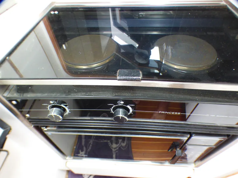 1989 Tiara Yachts 3300 stove with dual burners and control knobs.