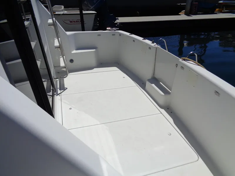 1991 Carver 28 Command Bridge