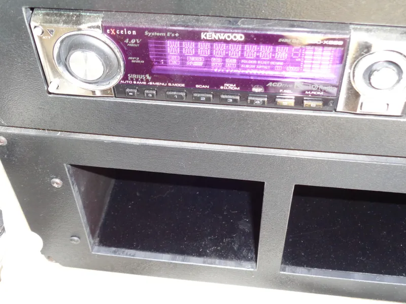 1991 Carver 28 Command Bridge