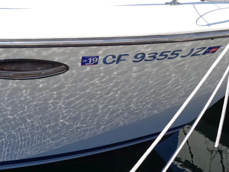 1991 Carver 28 Command Bridge