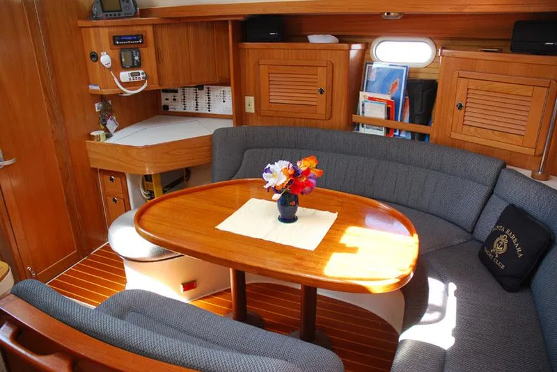 Salon Looking Aft