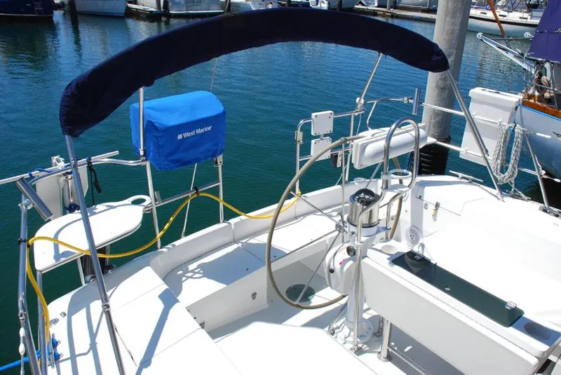 Cockpit Aft / Folding Bimini