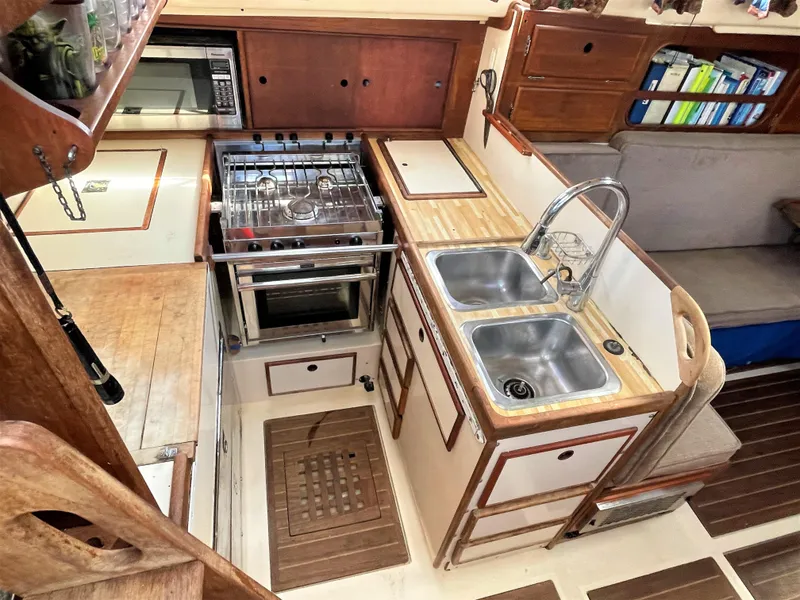 1980 Whitby Yachts 42 Center Cockpit