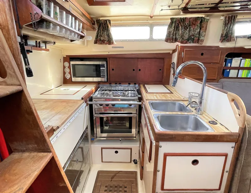 1980 Whitby Yachts 42 Center Cockpit