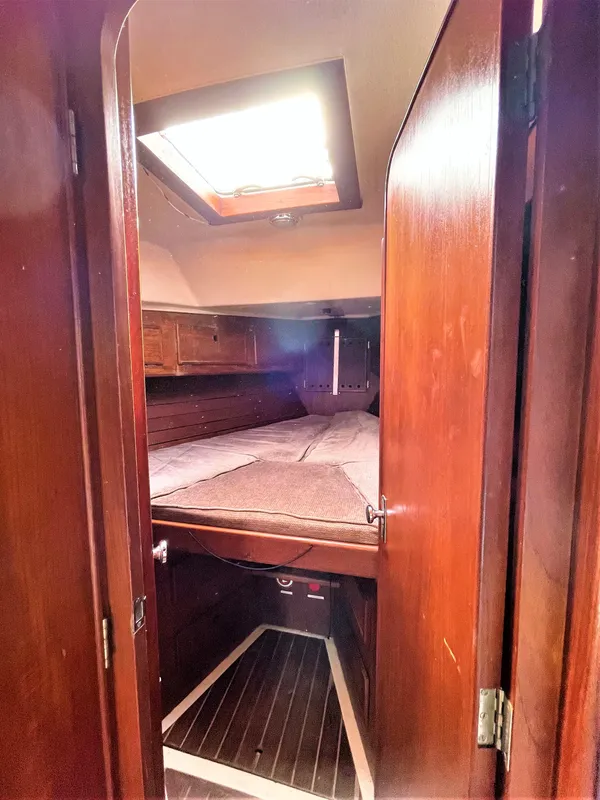 1980 Whitby Yachts 42 Center Cockpit