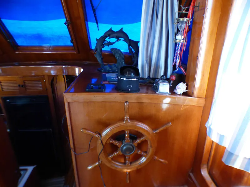 1981 Hershine Trawler