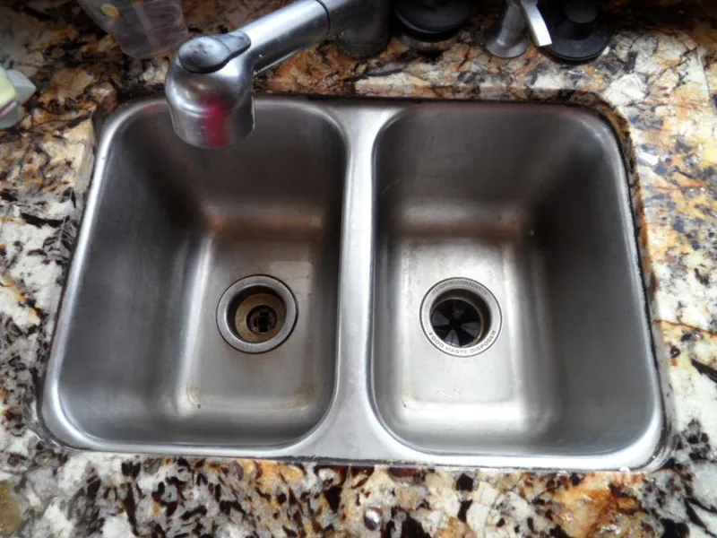 Double SS sink w disposal
