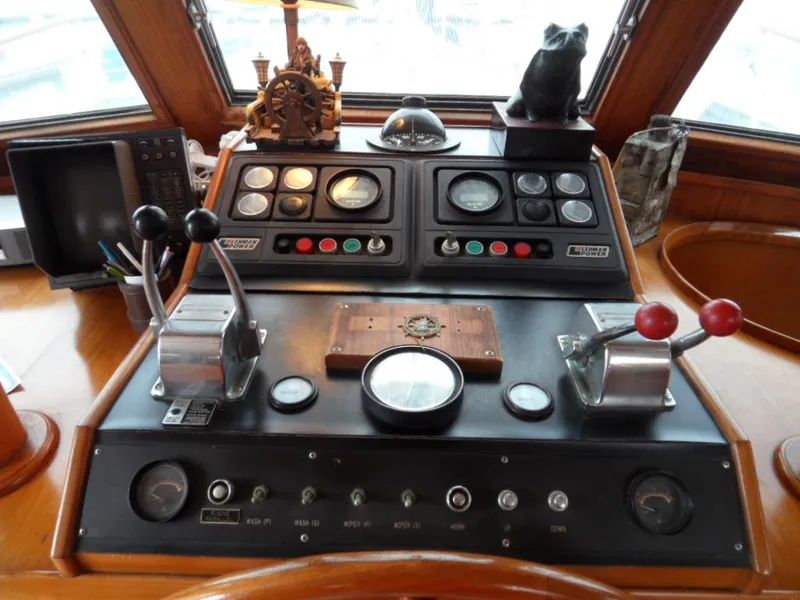 Pilothouse helm
