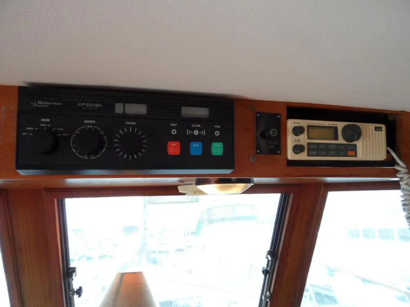 Robertson autopilot and VHF/Hailer