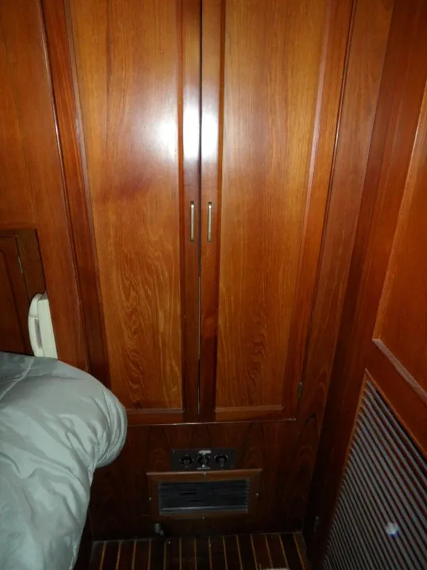 Hanging Locker (note ac/heat)