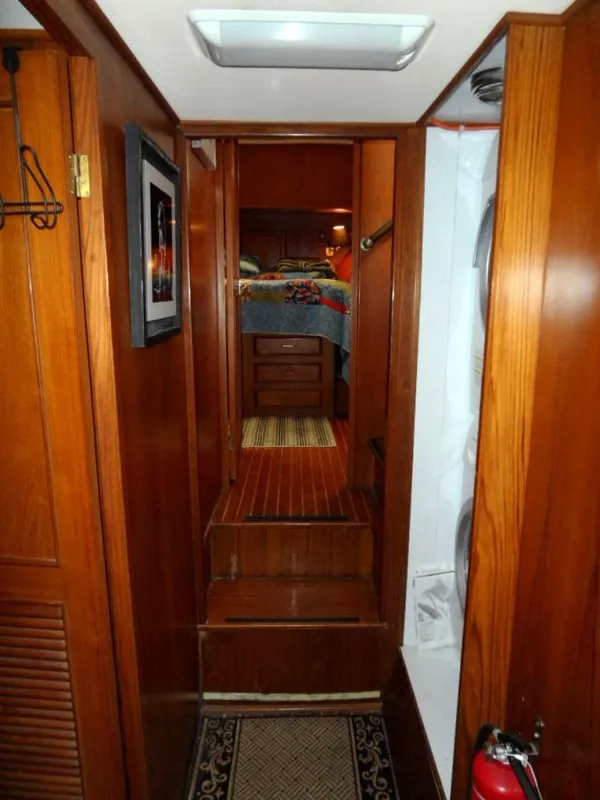 Hallway fwd from guest head