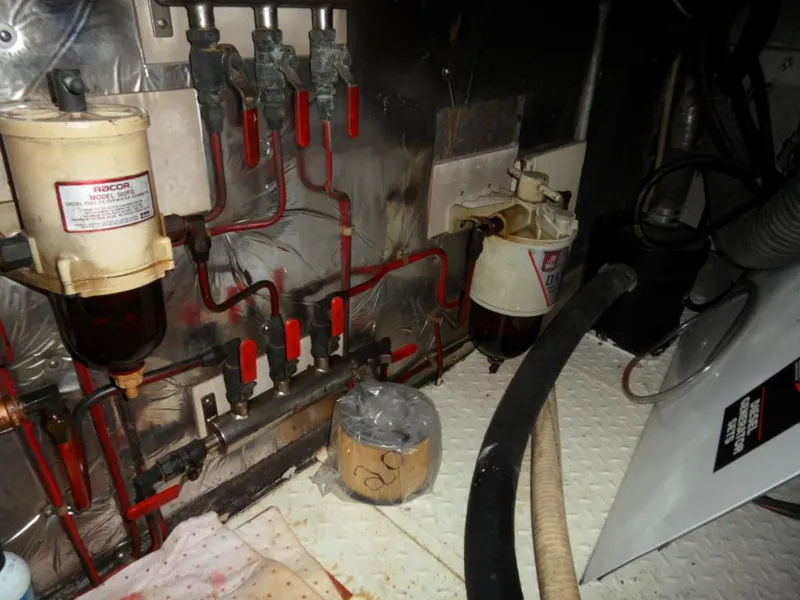Fuel manifold and filters