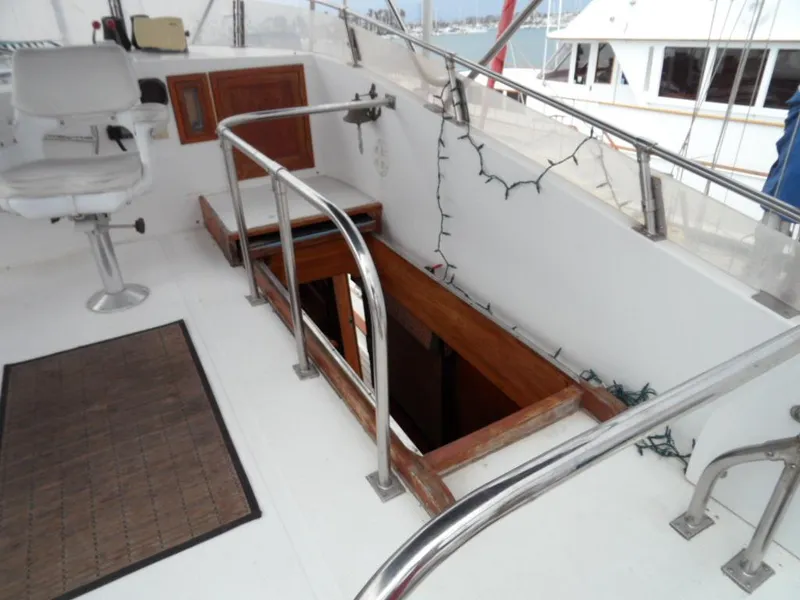 Steps from Pilothouse to Flybridge