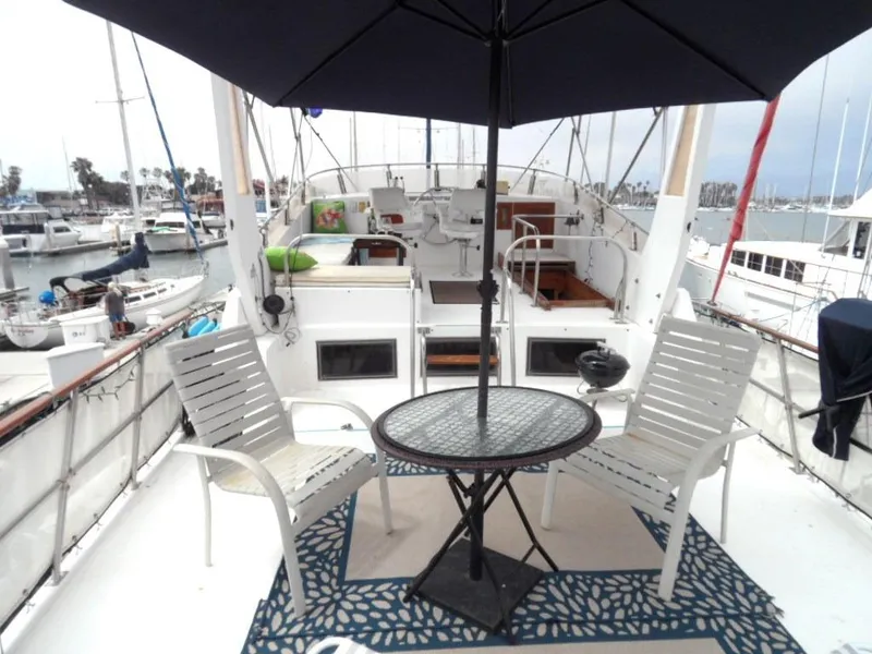 Flybridge deck and helm from aft