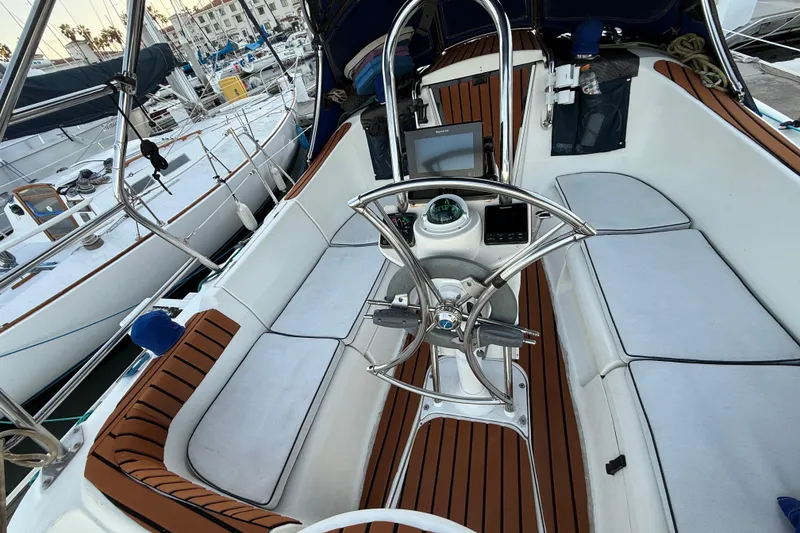 Cockpit of 2007 Hunter 31 sailboat with steering wheel and navigation equipment.