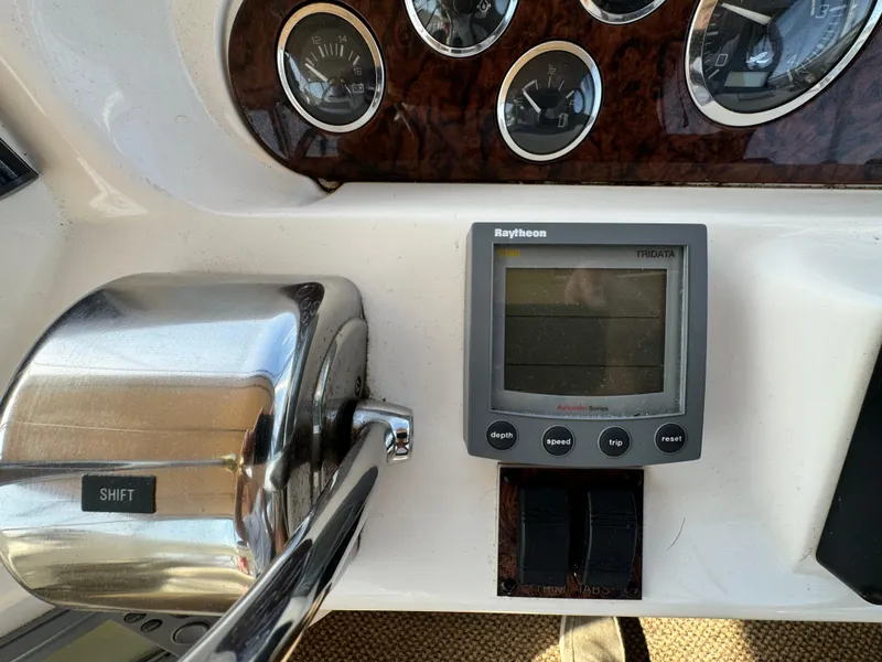 2001 Sea Ray 380 Motor Yacht