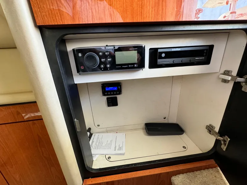 2001 Sea Ray 380 Motor Yacht