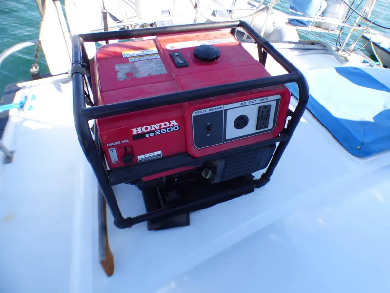 1982 Lancer Yachts Center Cockpit