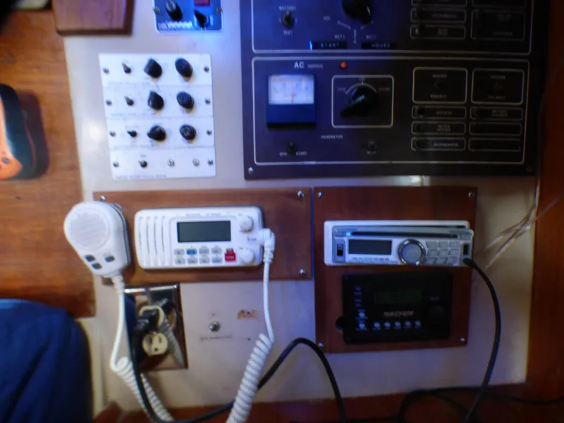 1982 Lancer Yachts Center Cockpit