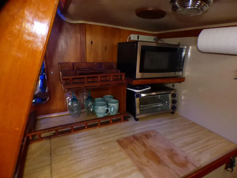 1982 Lancer Yachts Center Cockpit