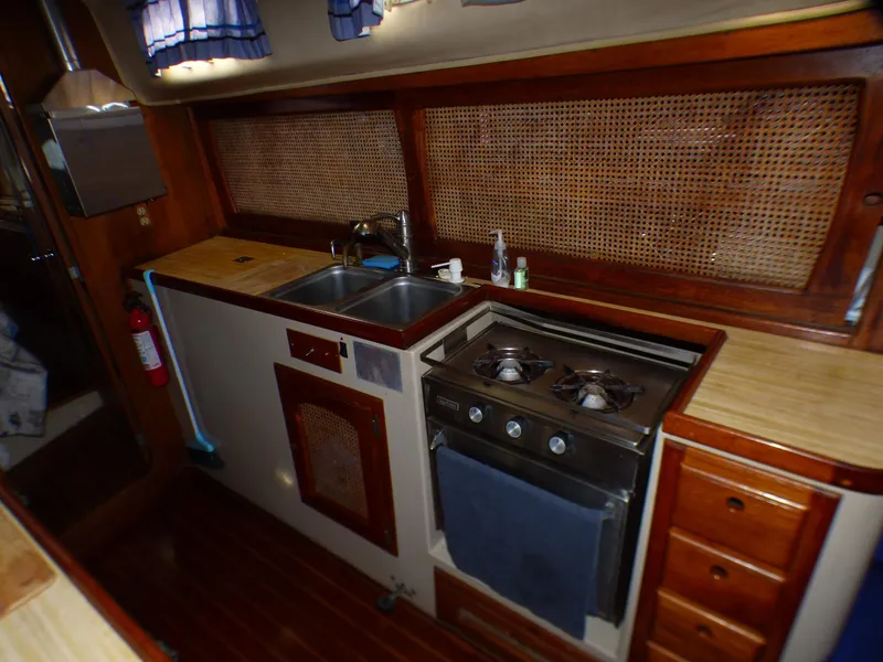 1982 Lancer Yachts Center Cockpit