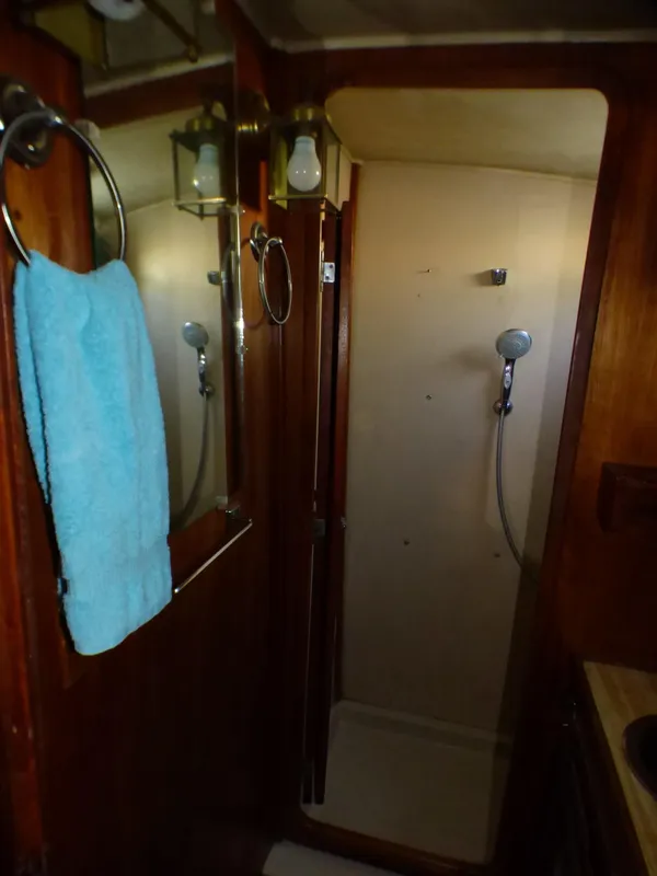1982 Lancer Yachts Center Cockpit