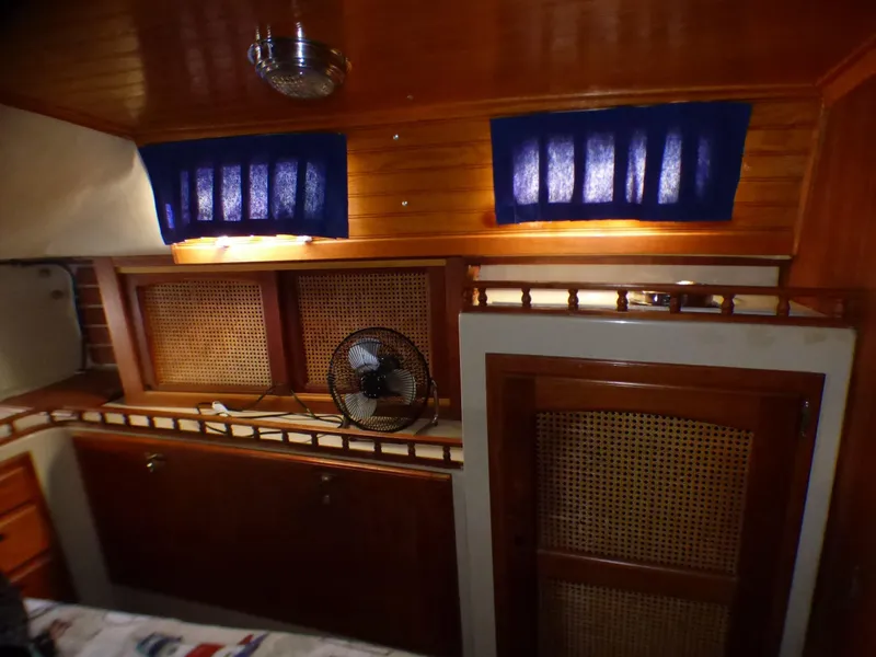 1982 Lancer Yachts Center Cockpit