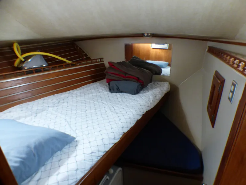 1982 Lancer Yachts Center Cockpit