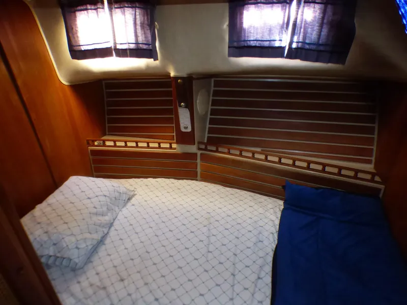 1982 Lancer Yachts Center Cockpit