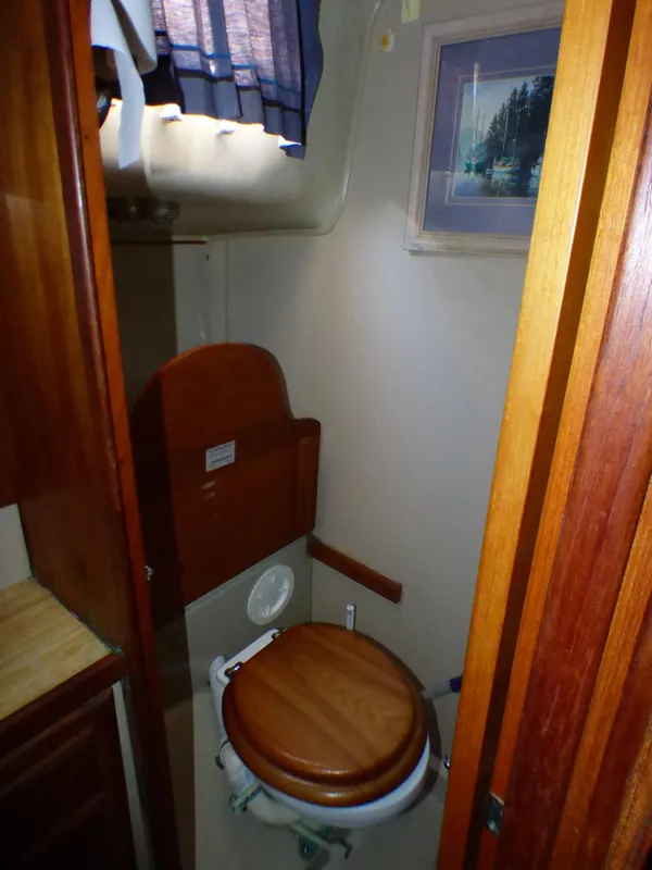 1982 Lancer Yachts Center Cockpit
