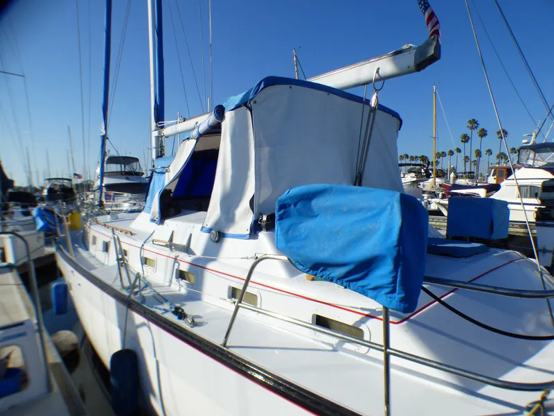 1982 Lancer Yachts Center Cockpit