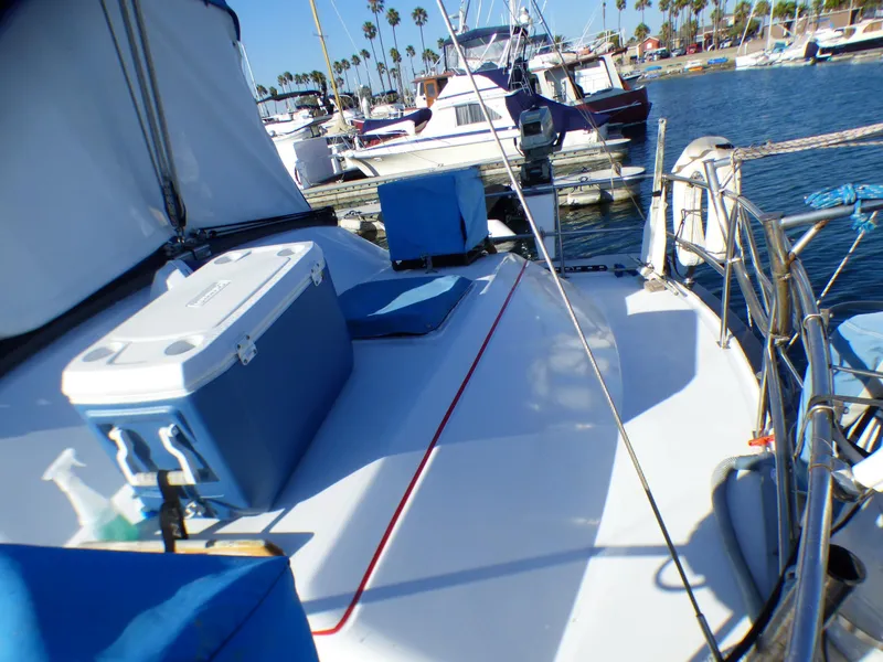 Aft Deck w/ Walk-Around Access