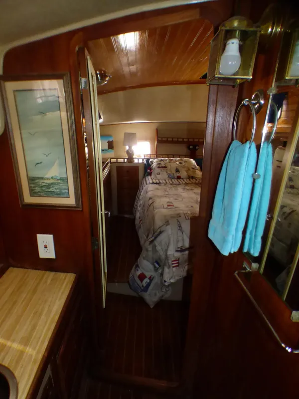 1982 Lancer Yachts Center Cockpit