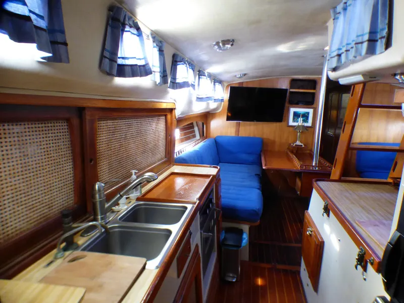 1982 Lancer Yachts Center Cockpit