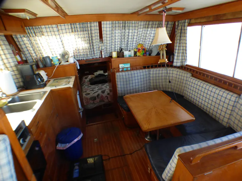 1984 Spindrift 40