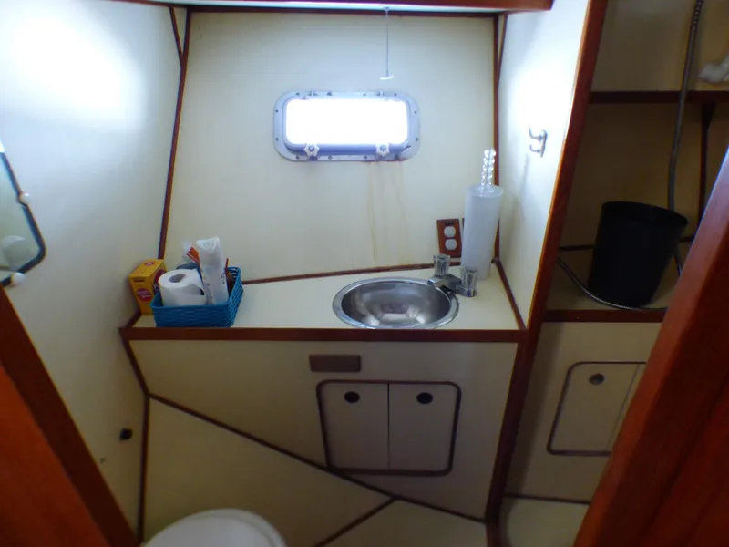 1984 Spindrift 40