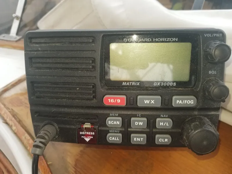 VHF Radio w/ DSC on Upper Helm Station