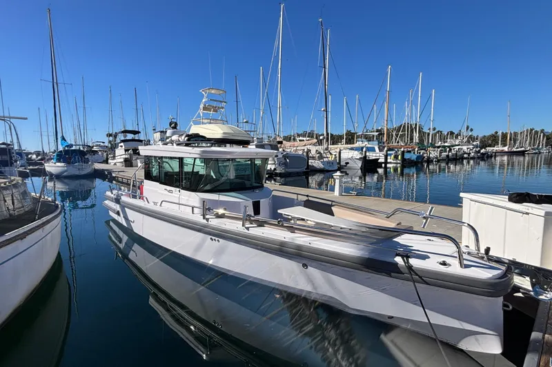2022 Axopar 28 Cabin