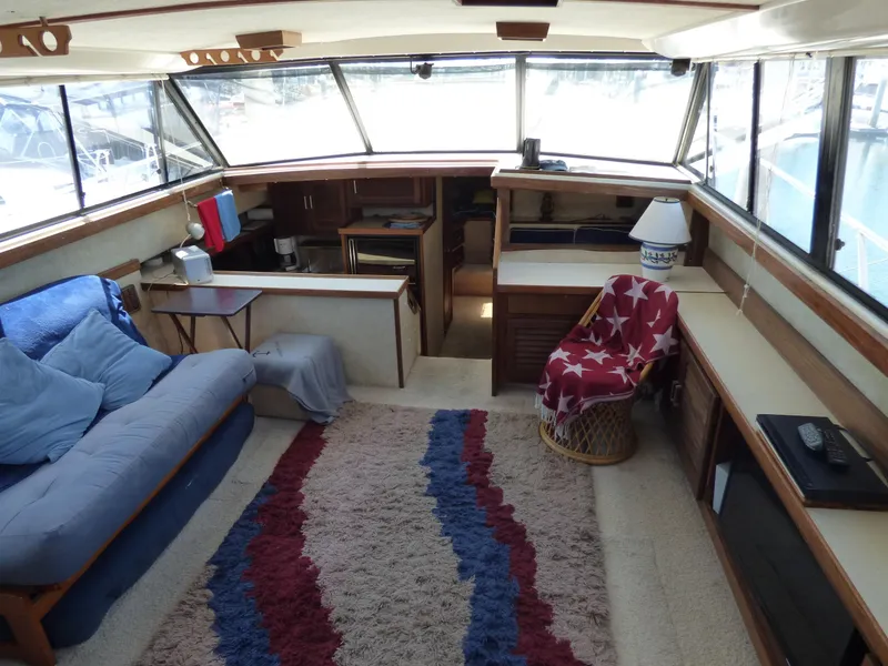 1983 Silverton Aft Cabin Motor Yacht