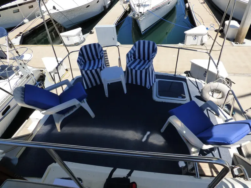 1983 Silverton Aft Cabin Motor Yacht