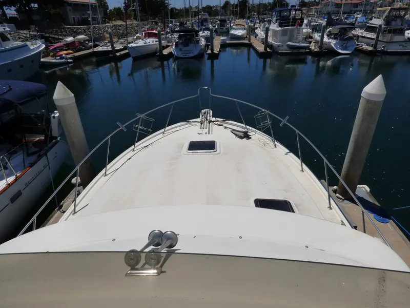 1983 Silverton Aft Cabin Motor Yacht