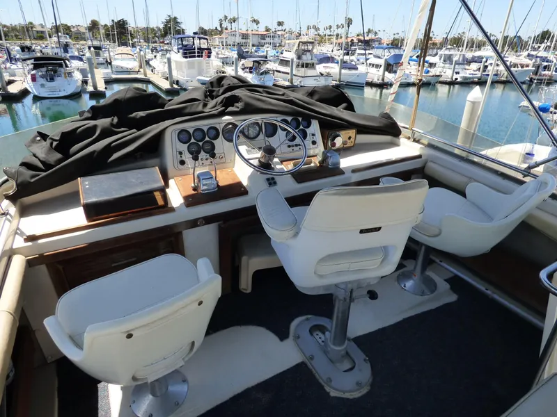 1983 Silverton Aft Cabin Motor Yacht