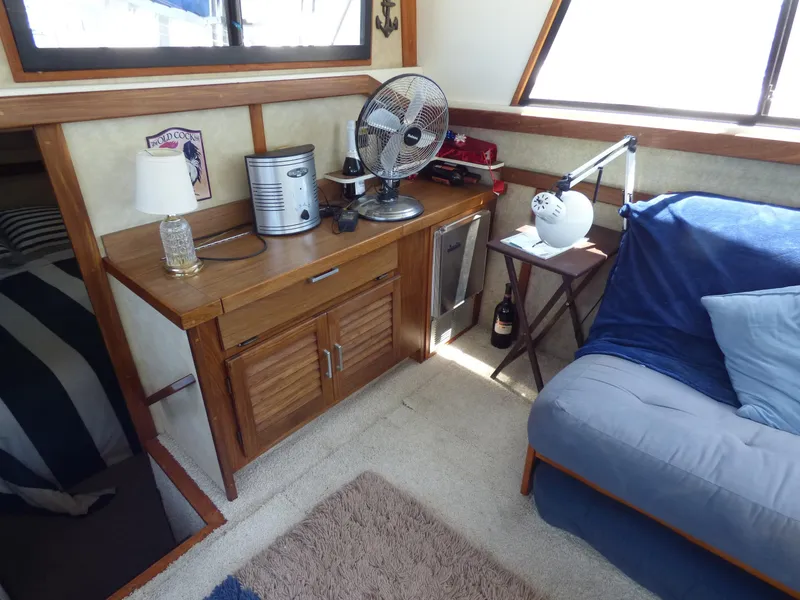 1983 Silverton Aft Cabin Motor Yacht