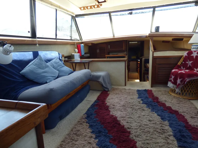 1983 Silverton Aft Cabin Motor Yacht