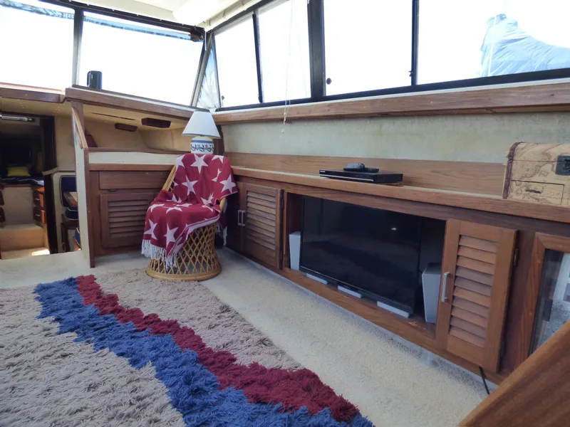 1983 Silverton Aft Cabin Motor Yacht