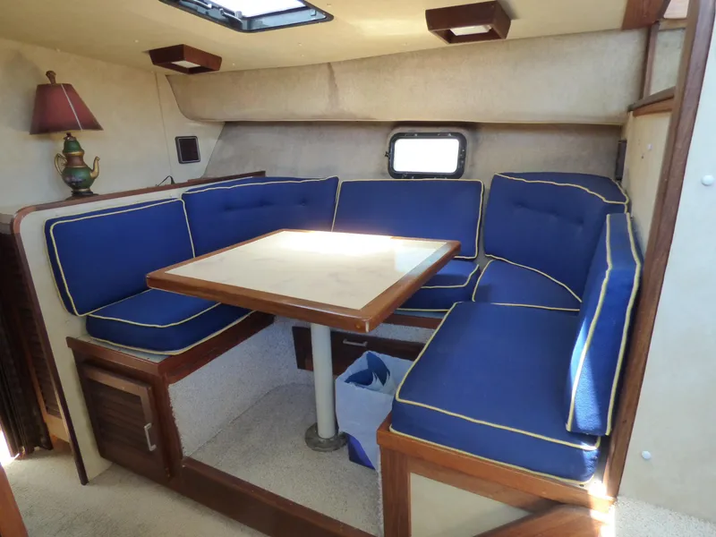 1983 Silverton Aft Cabin Motor Yacht