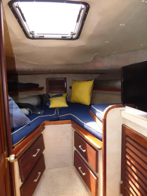 1983 Silverton Aft Cabin Motor Yacht