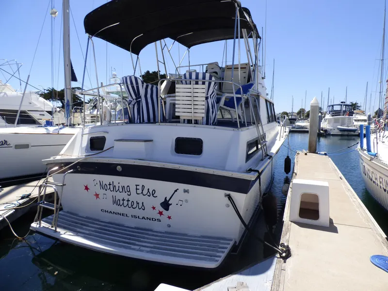 1983 Silverton Aft Cabin Motor Yacht