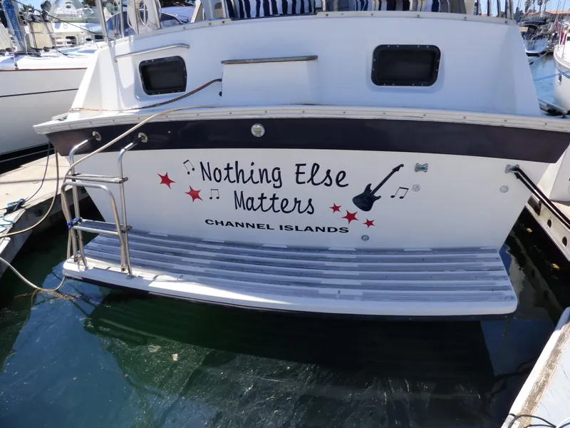 1983 Silverton Aft Cabin Motor Yacht